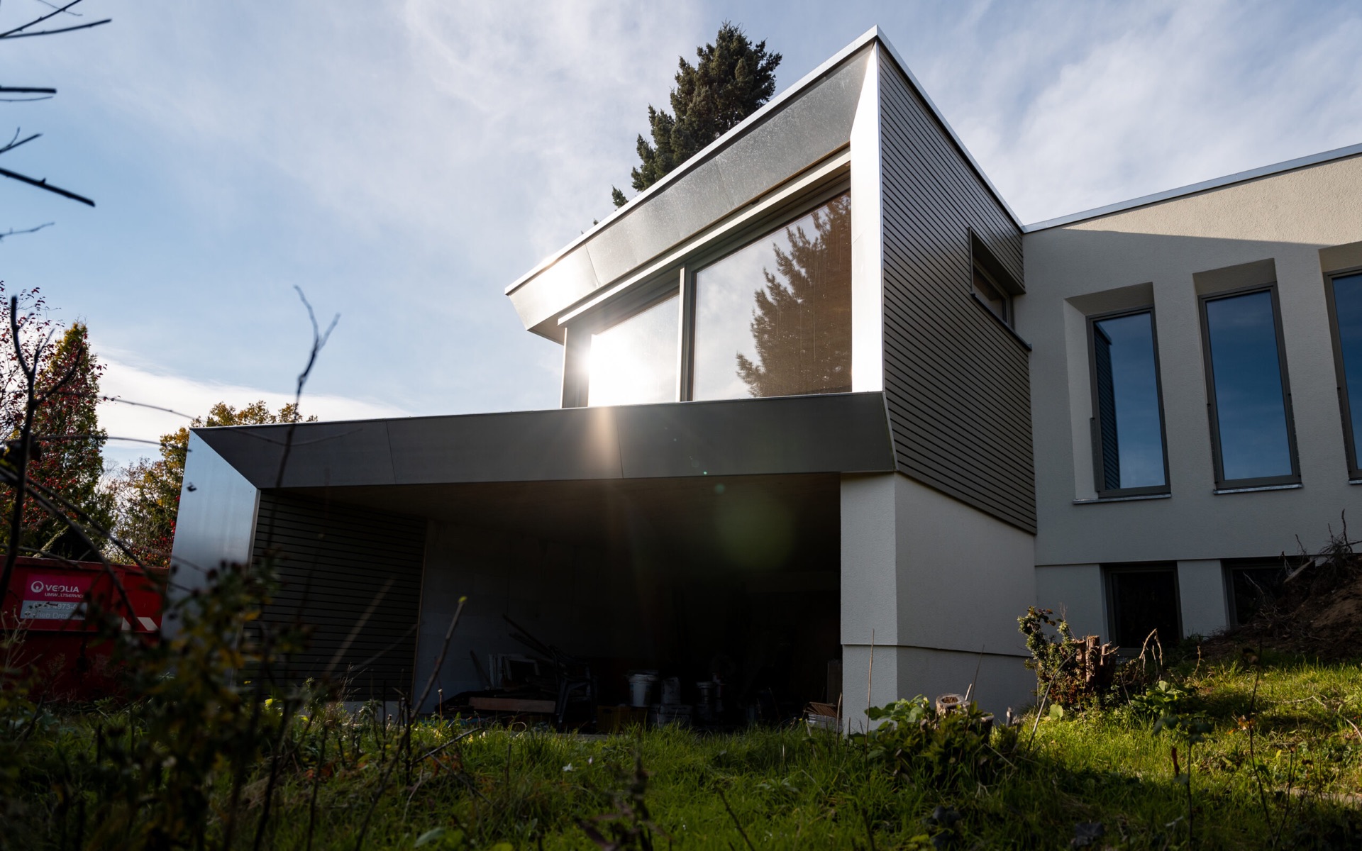 Anbau in Holzrahmenbauweise mit großer Glasfront an einem Wohnhaus in Dresden