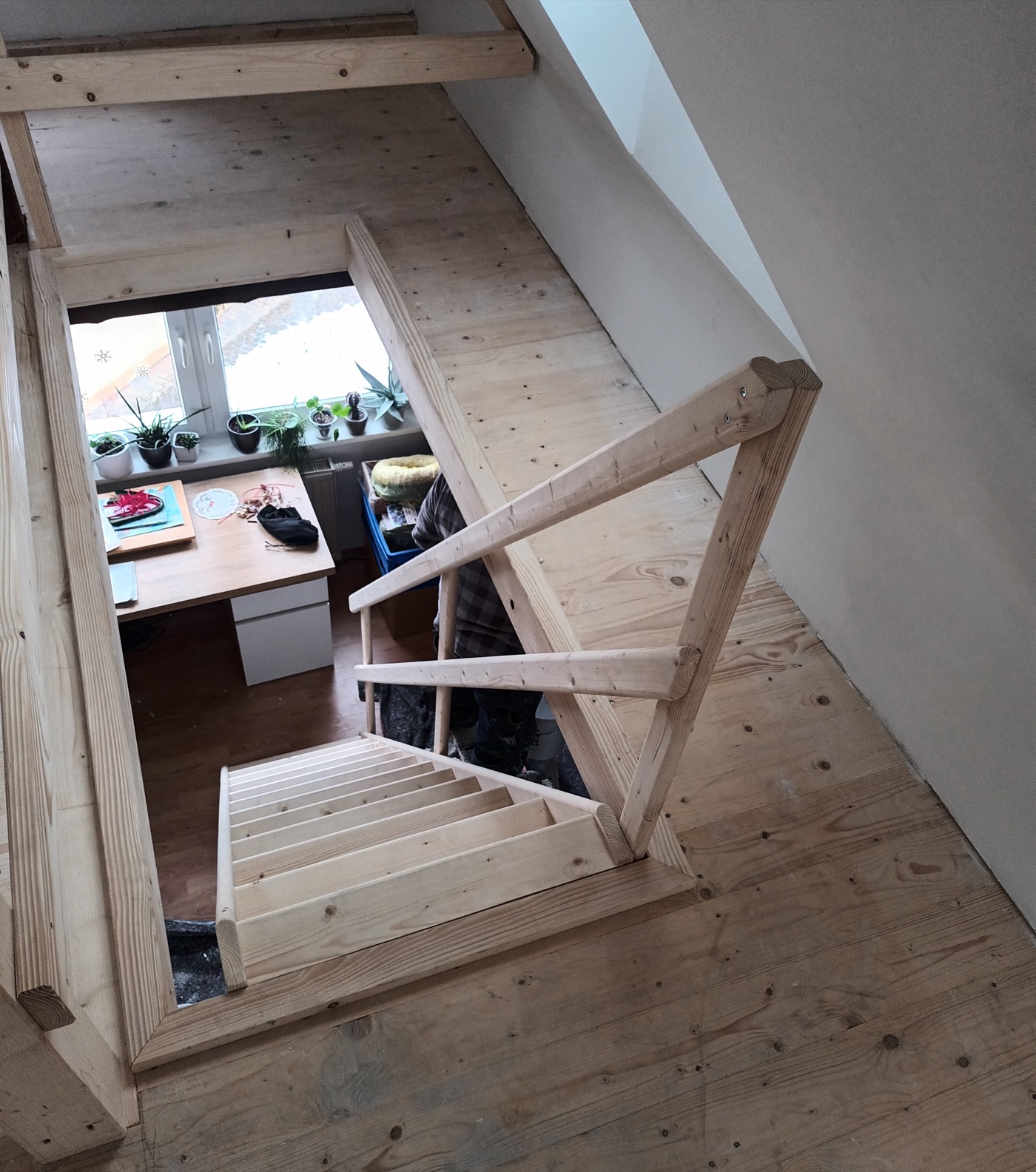 Neue Holztreppe im ausgebauten Dachgeschoss, Blick von oben